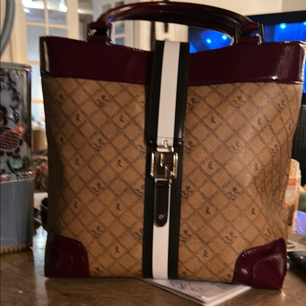 L.A.M.B. By GWEN STEFANI SALE!! EUC Tote! Rich and sophisticated colors😎😎😎